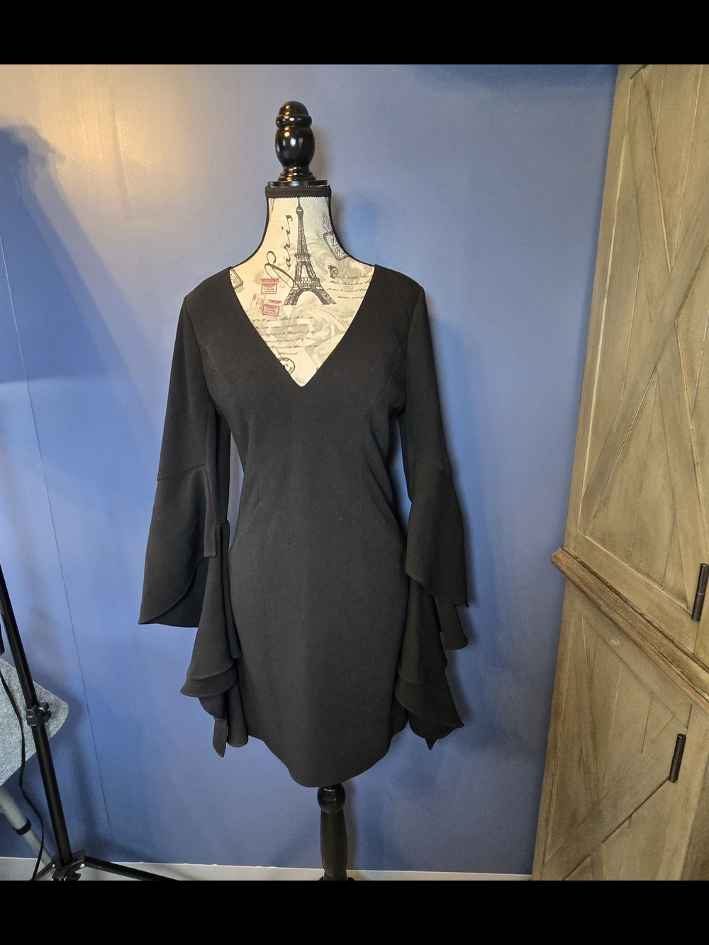 Halston Heritage Black Bell Sleeve Mini Dress Womens 4 V-Neck Ruffle Cocktail